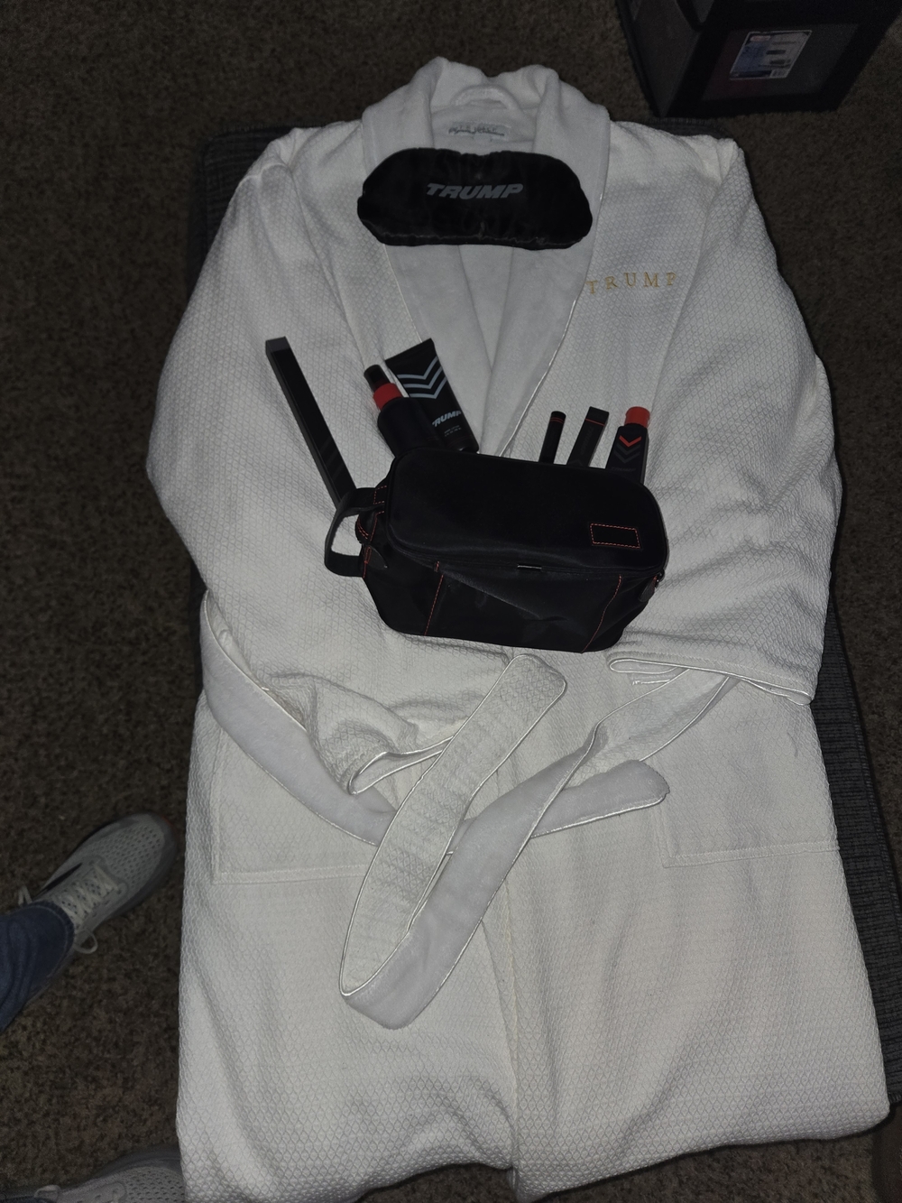 Trump White Waffle Weave Robe with Travel Accessory Kit